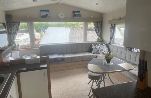 Aberystwyth Cabin | Seaside Escape 2 Bed Caravan in Clarach Bay