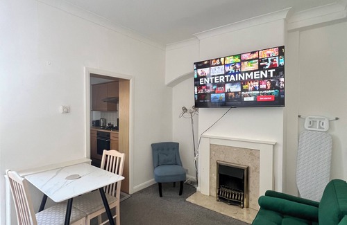 Southend-on-Sea House | Seaside Escape – 4 Mins to the Beach, Cosy for Families & Big Groups!