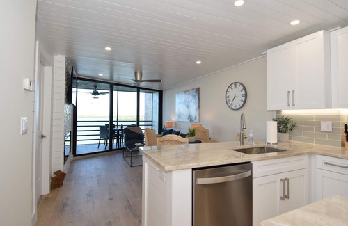 Marco Island Condo | Seaside Escape -Luxurious 2 Bedroom Condo