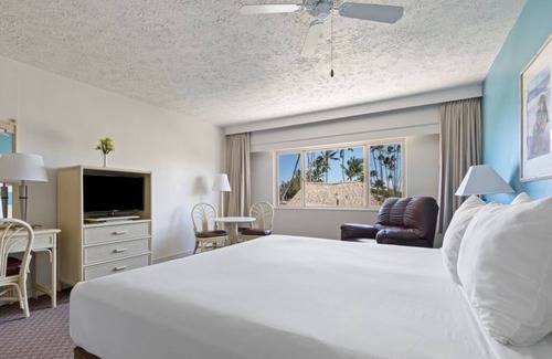 Kahului Hotel | Seaside Escape! On-site Pool, Short Drive to Paukukalo Beach!