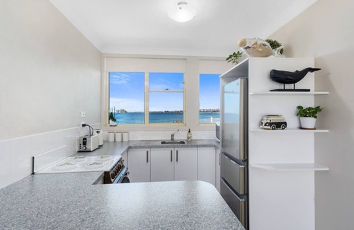 Towradgi Apartment | Seaside Escape Stunning Vistas over Towradgi Beach