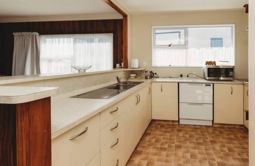 Rewa House | Seaside Family Bach in New Plymouth