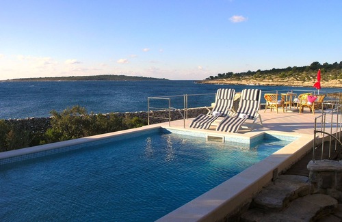 Veliki Drvenik House | Seaside family friendly house with a swimming pool Cove Pernatice, Drvenik (K-11590)