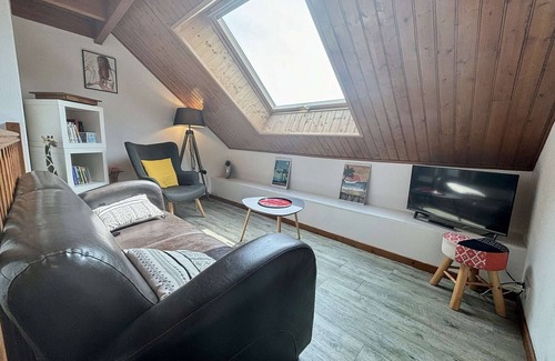 Saint-Trojan-les-Bains Apartment | Seaside Apartment with Ocean View, Forest Proximity, and Wifi for 4 in Saint-Trojan-les-Bains