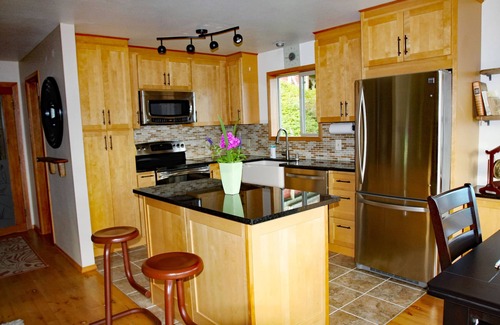 Ketchikan House | Seaside Garden House Located Near The Marina.