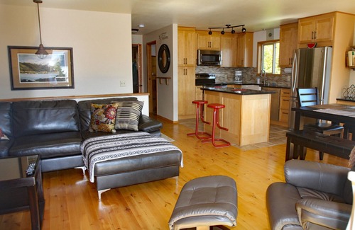 Ketchikan House | Seaside Garden House Located Near The Marina.
