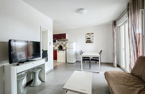 Argeles-sur-Mer Apartment | Seaside Getaway: Pool, Terrace, A/C, Sleeps 6