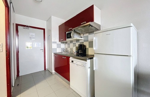Argeles-sur-Mer Apartment | Seaside Getaway: Pool, Terrace, A/C, Sleeps 6