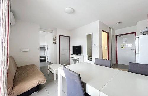 Argeles-sur-Mer Apartment | Seaside Getaway: Pool, Terrace, A/C, Sleeps 6