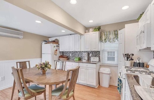 Seaside Heights House | Seaside Getaway! 3 Blocks to Beach +Washer/Dryer