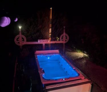 Santo da Serra Ski Chalet | Seaside golf chalet retreat with 10000 square meter garden