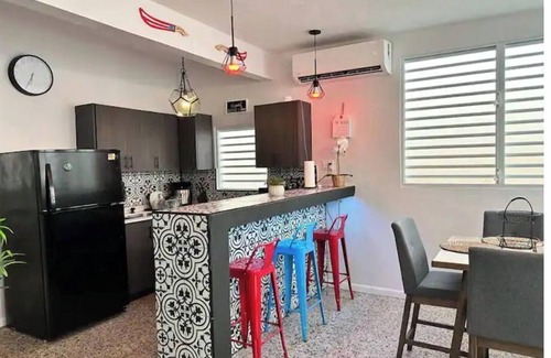 Cangrejo Arriba House | "Seaside Haven: A Spacious Family Retreat with Guest House Near the Beach"