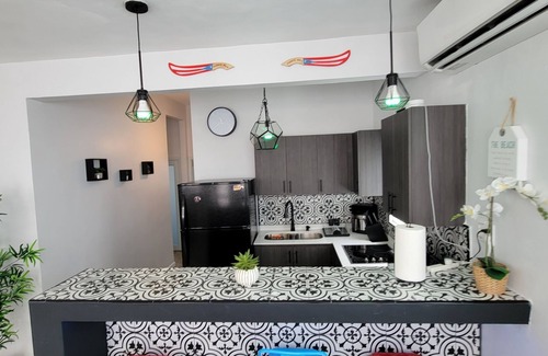 Cangrejo Arriba House | "Seaside Haven: A Spacious Family Retreat with Guest House Near the Beach"