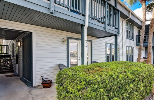 Fernandina Beach Condo | Seaside Haven with Your Furry Sidekick