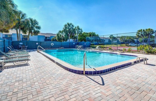 Fernandina Beach Condo | Seaside Haven with Your Furry Sidekick