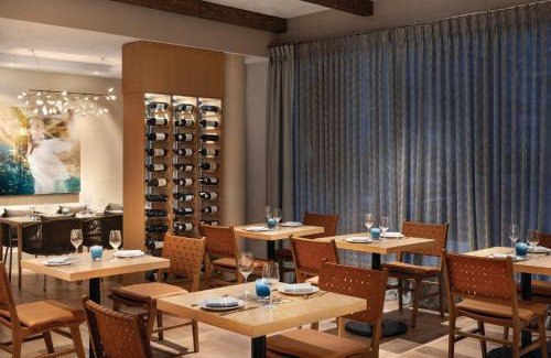 Lower Lonsdale Hotel | Seaside Hotel North Vancouver