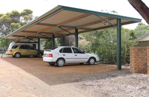 Kingscote Apartment | Seaside Lodge-Summer deals is now on, book now for backpacker's price with 2 bedrooms-Esplanade and Buller St Kingscote-pay half then other half a week before arrival