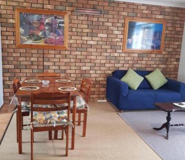 Kingscote Apartment | Seaside Lodge-Summer deals is now on, book now for backpacker's price with 2 bedrooms-Esplanade and Buller St Kingscote-pay half then other half a week before arrival