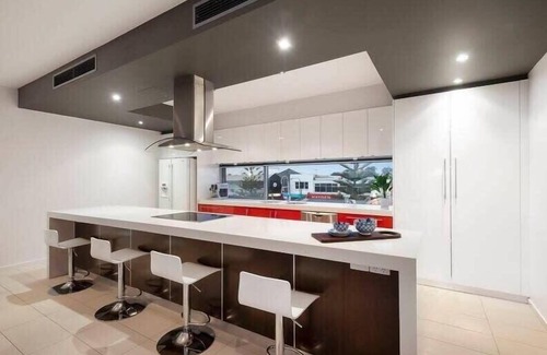 Ocean Grove Apartment | Seaside Luxury: Panoramic Views in Heart of Town