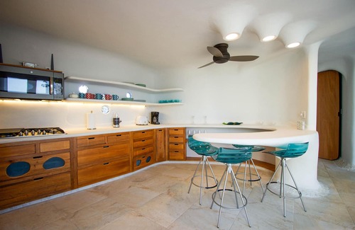 Cocoplum Condo | Seaside luxury suite with AC & pool