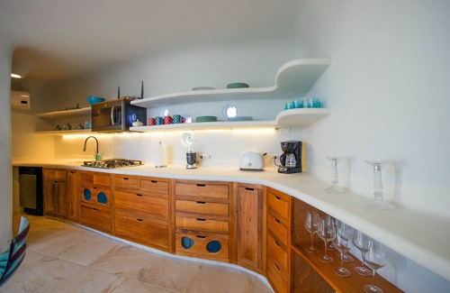 Cocoplum Condo | Seaside luxury suite with AC & pool
