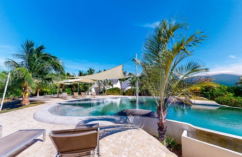 Cocoplum Condo | Seaside luxury suite with AC & pool