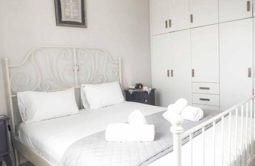 Steniai Apartment | Seaside & Modern Flats by Explore Andros