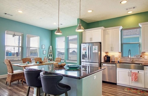 Surfside Beach House | Seaside Oasis-Family/Beach Getaway-Purified H2O!