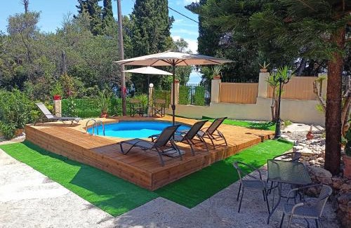 Agia Pelagia Chlomou Apartment | Seaside Pool Villa