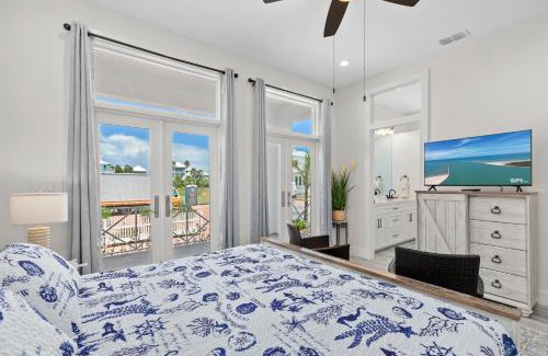 The Shores House | Seaside Rendezvous - Private home across from community park home