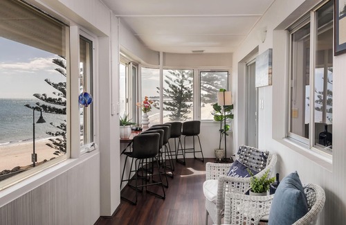 Glenelg South Apartment | Seaside Rendezvous - Glenelg South 3BDR 1BTH