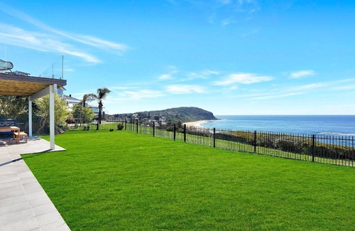 Forresters Beach House | Seaside Retreat - Spectacular Ocean Views