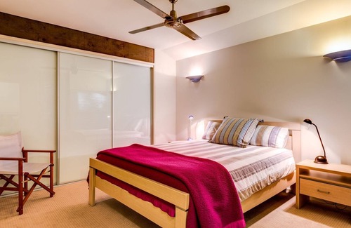 Jervis Bay Villa | Seaside retreat, direct beach access, no roads to cross.