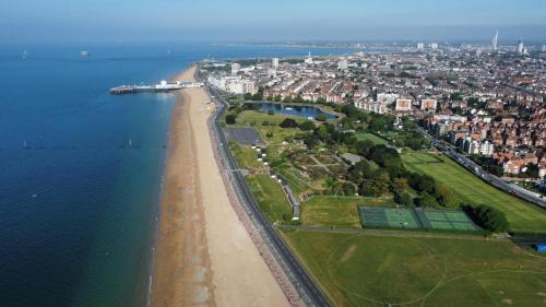 Portsmouth Apartment | Seaside Retreat: Luxury 1-bed, Free Parking