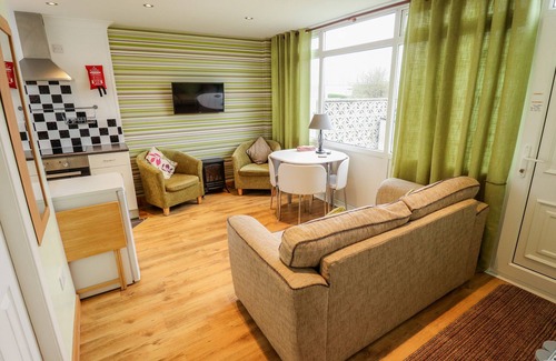 Chapel Saint Leonards Cottage | SEASIDE RETREAT, pet friendly, with a garden in Chapel St Leonards