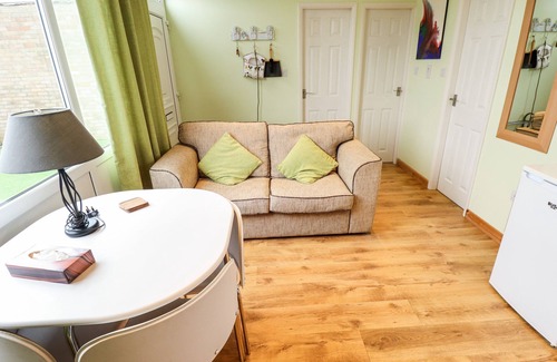 Chapel Saint Leonards Cottage | SEASIDE RETREAT, pet friendly, with a garden in Chapel St Leonards