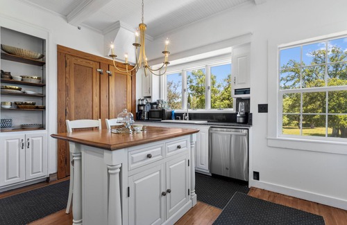 Pass Christian Condo | Seaside Retreat: Spacious 3,000sq ft condo near beach, dining, and shopping.