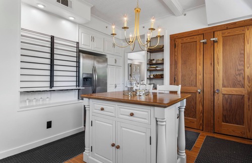 Pass Christian Condo | Seaside Retreat: Spacious 3,000sq ft condo near beach, dining, and shopping.