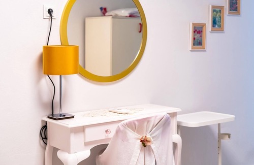 Lara Apartment | Seaside Retreat: Vibrant Flat 2 min to Beach