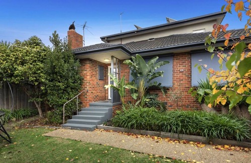 Mornington House | Seaside Retreat with Swim Spa (6m x 2.3m)