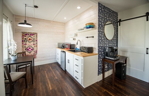 Dungeness Apartment | Seaside Saloon Hot Tub Getaway
