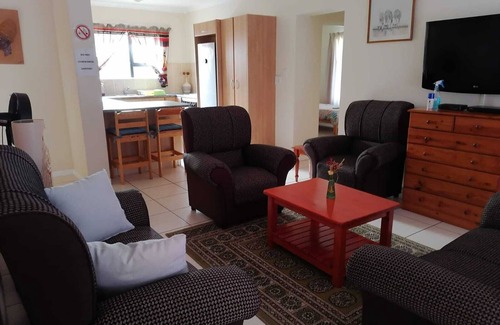 Klein Brak River Apartment | Seaside self-catering holiday accommodation with garden/braai (BBQ) facility.