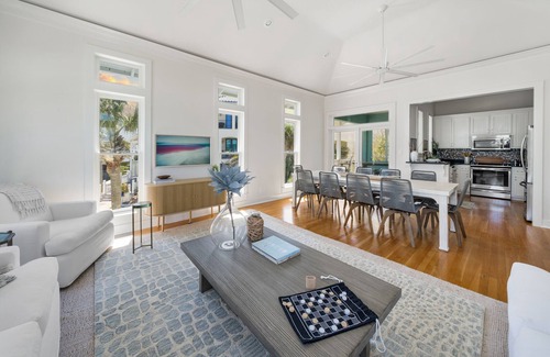 Sunnyside House | Seaside Serenity | Community Heated Pool | Private Beach Access | Tennis, Pickleball and Basketball