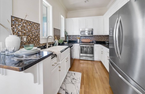 Sunnyside House | Seaside Serenity | Community Heated Pool | Private Beach Access | Tennis, Pickleball and Basketball