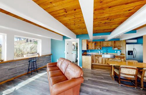 Port Orford Hotel | Seaside Serene