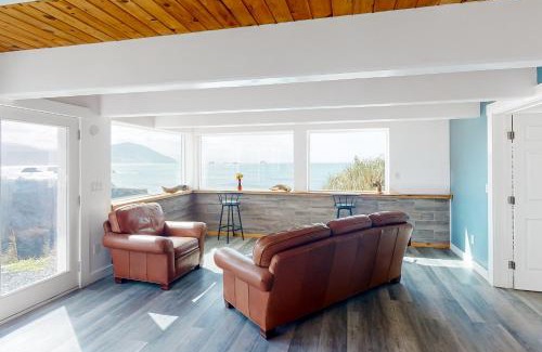 Port Orford Hotel | Seaside Serene