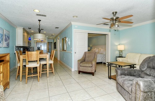 Bradenton Beach Condo | Seaside Serenity! Discover Your Ultimate Beachfront condo!