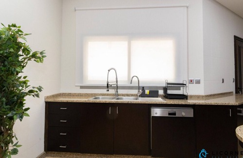 Jumeira 3 House | Seaside Serenity: Beach View Room Near Kite Beach