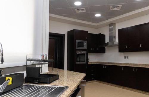 Jumeira 3 House | Seaside Serenity: Beach View Room Near Kite Beach
