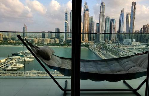Dubai Marina Apartment | Seaside Serenity Perfect Beachfront Holiday Haven